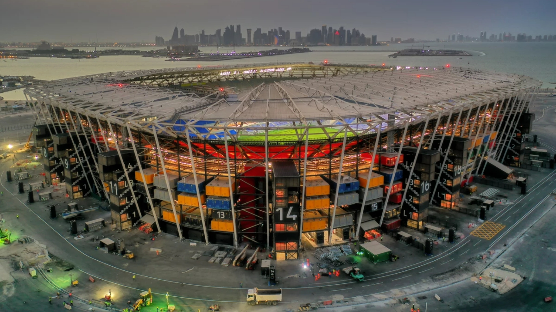 estadio-de-futebol-em-container